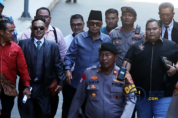 Panji Gumilang saat menyambangi Bareskrim untuk menjalani pemeriksaan di Mabes Polri. Foto: RES