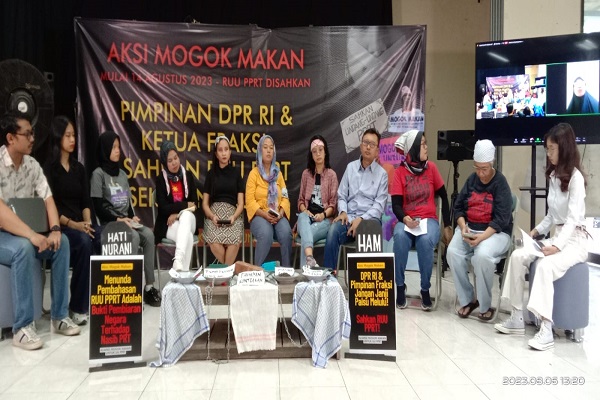 Konferensi pers Koalisi Masyarakat Sipil soal Rencana Aksi Mogok Makan untuk UU PPRT, Minggu (6/8/2023).  Foto: Istimewa