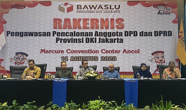 Bawaslu Provinsi DKI Jakarta menyelenggarakan Rakernis dalam rangka pengawasan tahap pencalonan anggota DPD dan DPRD di Jakarta, pada Senin (14/8). Foto: DAN