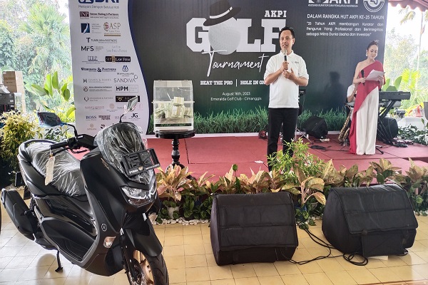 Ketua Umum AKPI periode 2022-2025, Imran Nating saat memberi sambutan acara pembukaan Turnamen Golf sebagai rangkaian acara peringatan hari ulang tahun (HUT) ke-25 di Emeralda Golf Club, Cimanggis, Jawa Barat. Foto: Istimewa