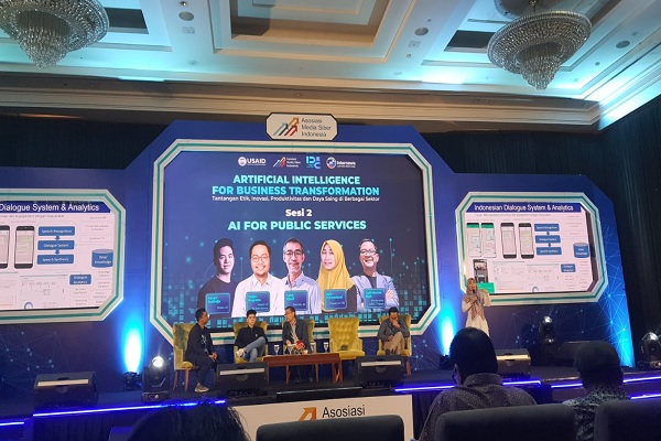 Narasumber diskusi sesi 2 dalam kegiatan Indonesia Digital Conference (IDC) 2023 yang digelar Asosiasi Media Siber Indonesia (AMSI) di Hotel El Royale, Bandung, Selasa (22/8/2023). Foto: Istimewa