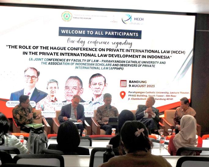 Narasumber dalam konferensi hukum perdata internasional berjudul 'The Role of the Hague Conference on Private International Law (HCCH) in the Private International Law Development in Indonesia' di FH UNPAR, Rabu (9/8/2023). Foto: Istimewa  
