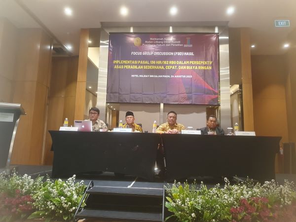 Narasumber FGD 'Implementasi Pasal 136 HIR/162 RBg dalam Perspektif Asas Peradilan Sederhana, Cepat, dan Biaya Ringan', di Hotel Holiday Inn Jakarta, Kamis (24/8/2023). Foto: ASH