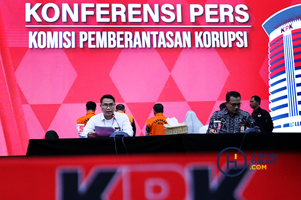 KPK Tahan Enam Tersangka Terakhir Kasus Suap Ketok Palu DPRD Jambi 4.jpg