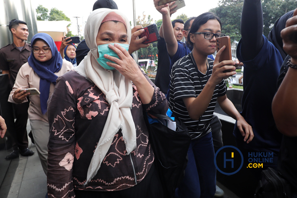 KPK Periksa Wakil Ketua DPW PKB Bali Reyna Usman Terkait Dugaan Korupsi di Kemenaker 3.jpg