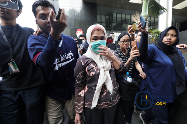 KPK Periksa Wakil Ketua DPW PKB Bali Reyna Usman Terkait Dugaan Korupsi di Kemenaker 5.jpg