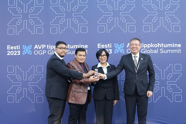 BPHN Kemekumham mengharumkan Nama Indonesia setelah menyabet penghargaan The Winner of OGP Award Se-Asia Pasific. Foto: Humas BPHN