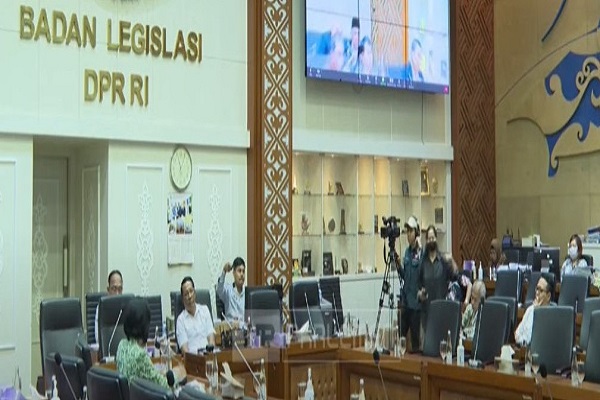 Suasana rapat pleno Baleg DPR tentang Penyusunan RUU Ombudsman di Komplek Gedung Parlemen, Senin (11/9/2023). Foto: Tangkapan layar youtube