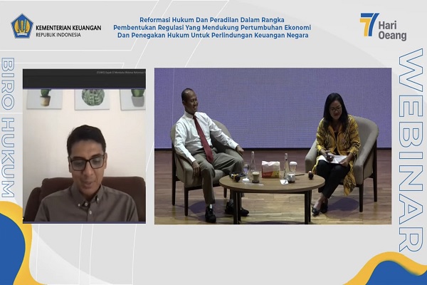 Akademisi FH UGM Zainal Arifin Mochtar dan Dekan FHUI Parulian Paidi Aritonang dalam webinar bertajuk 'Reformasi Hukum dan Peradilan dalam Rangka Pembentukan Regulasi yang Mendukung Pertumbuhan Ekonomi dan Penegakan Hukum untuk Perlindungan Keuangan Negara', Selasa (12/9/2023). 