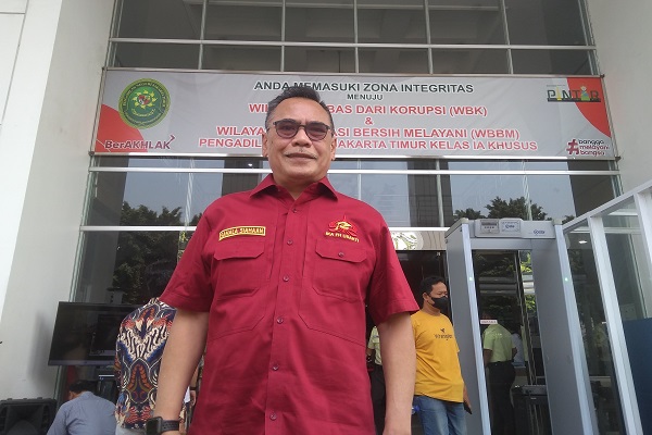 Ketua Umum IKA FH Universitas Trisakti, Sahala Siahaan di Pengadilan Negeri Jakarta Timur, Senin (19/9/2023). Foto: ADY