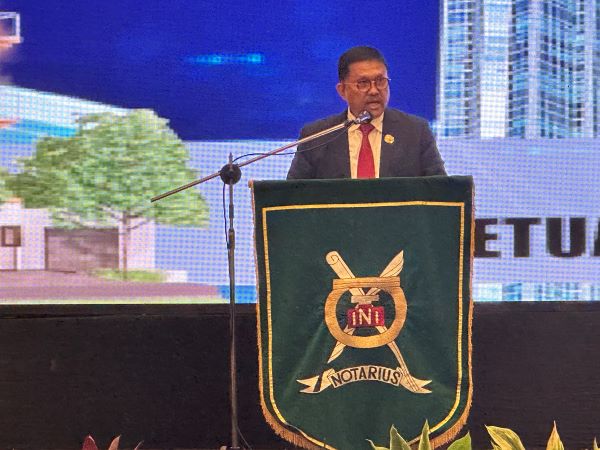 Ketua Umum PP INI Tri Firdaus Akbarsyah dalam pidato pembukaan Pelantikan PP INI di Ballroom Hotel Bidakara, Rabu (20/9/2023). Foto: FKF 