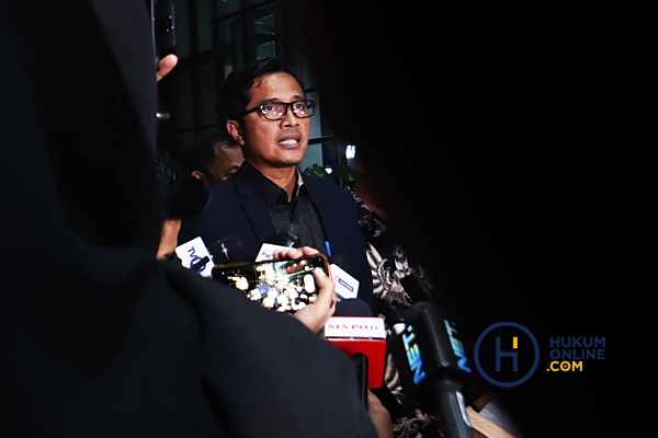 Pengacara Syahrul Yasin Limpo Febri Diansyah Merapat ke KPK Usai SYL Ditangkap 3.jpg