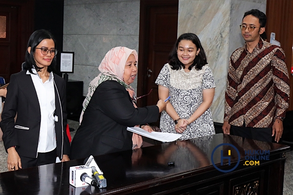 16 Akademisi dan Guru Besar Hukum Tata Negara Laporkan Anwar Usman ke Majelis Kehormatan MK 4.jpg