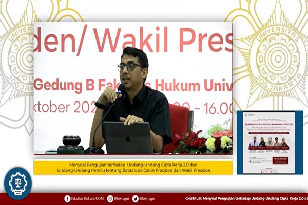 Dosen FH UGM Zainal Arifin Mochtar dalam kegiatan Eksaminasi Putusan MK yang diselenggarakan FH UGM Yogyakarta, Jumat (27/10/2023).