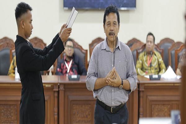 Mantan Hakim Konstitusi I Dewa Gede Palguna saat hendak memberi keterangan ahli dalam Sidang Pemeriksaan MKMK, Jumat (3/11/2023). Foto: Humas MK 