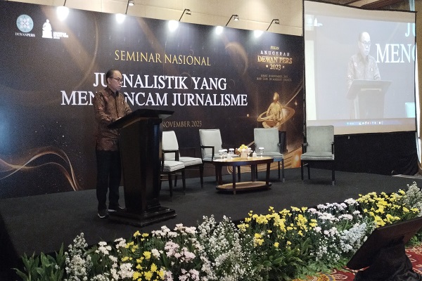 Menteri Komunikasi dan Informatika, Budie Arie Setiadi acara bertema Jurnalistik yang Mengancam Jurnalisme di Jakarta pada Rabu (8/11/2023). Foto: MJR