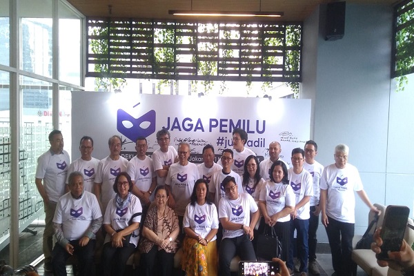 Sejumlah tokoh dan elemen masyarakat sipil dari beragam profesi mendeklarasikan Gerakan 'JagaPemilu' di Jakarta, Selasa (21/11/2023). Foto: ADY