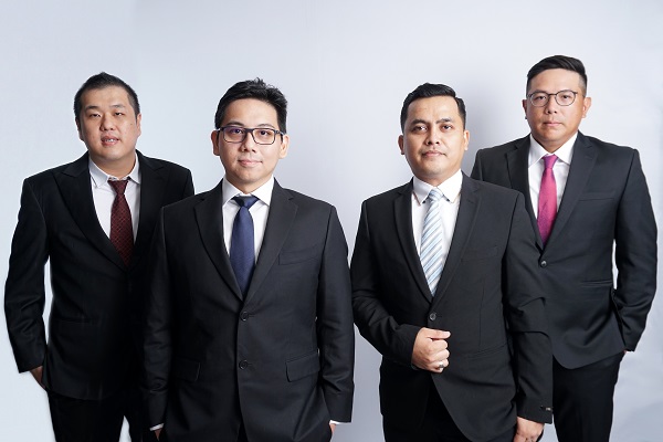 Kiri ke kanan, pendiri HDPP Attorneys & Consultants: Agung Darmawan, Andhika Putra, Jimmy Hutagalung, dan Mario Laurentius Pangestu. Foto: Istimewa