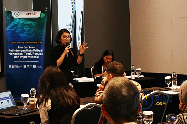 Helena Sitorus selaku anggota Asosiasi Praktisi Pelindungan Data Indonesia (APPDI) dalam Masterclass Pelindungan Data Pribadi, Selasa (28/11). Foto: RES