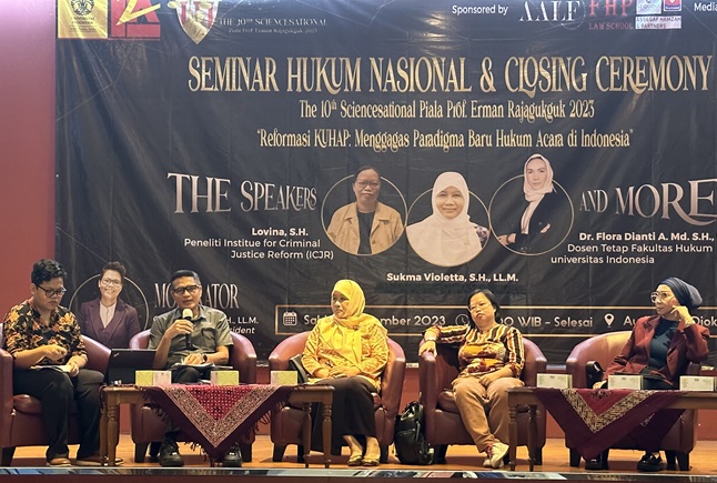 Para pembicara Seminar Hukum Nasional bertajuk Reformasi KUHAP: Menggagas Paradigma Baru Hukum Acara Pidana di Indonesia yang diselenggarakan LK2 FHUI, Sabtu (02/12). Foto: Istimewa