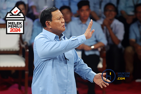 Calon Presiden nomor urut dua Prabowo Subianto dalam acara debat Capres di KPU, Selasa (12/12) malam. Foto: RES