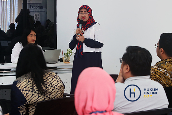 Kepala Pusat Registrasi dan Sertifikasi Halal BPJPH Siti Aminah dalam acara Hukumonline Compliance Talks berjudul 'Sertifikasi Halal sebagai Pilar Bisnis Berkelanjutan', Selasa (12/12/2023). Foto: RES