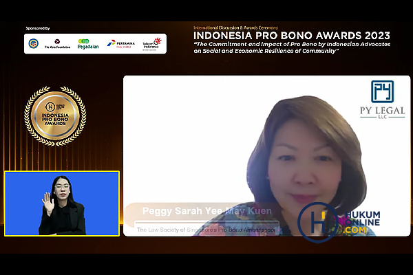 Pro Bono Ambassador Law Society of Singapore Peggy Sarah Yee May Kuen menyampaikan welcoming remarks di ajang Indonesia Pro Bono Awards 2023, Kamis (14/12/2023). Foto: RES