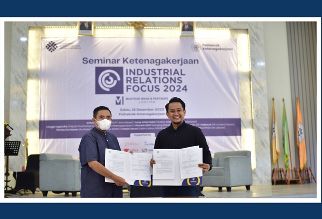 Masykur Isnan (kanan) usah penandatanganan MoU dengan perwakilan Politeknik Ketenagakerjaan Kementerian Ketenagakerjaan, Sabtu (16/12). Foto: Istimewa