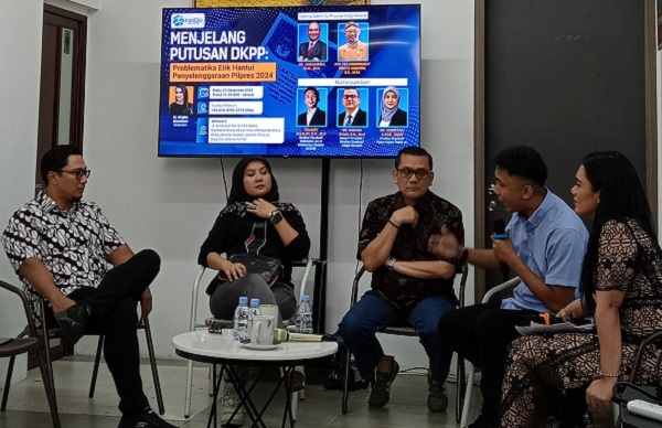 Acara diskusi bertema Menjelang Putusan DKPP: Problematika Etik Hantui Penyelenggaraan Pilpres 2024, pada Rabu (27/12), di Jakarta. Foto: YOZ