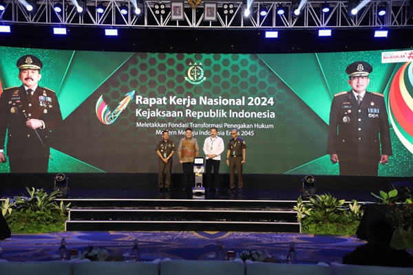  Jaksa Agung Sanitiar Burhanuddin (ketiga dari kanan) saat membuka Rakernas Kejaksaan 2024 yang digelar sejak 9-11 Januari 2024 di Bogor, Jawa Barat.Foto: Istimewa