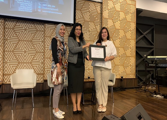 Partnership Community Manager Hukumonline Farah Purwaningrum (tengah) saat acara ALSA Indonesia Career Talkshow X Job Expo di HeART Space, Jakarta, Sabtu (6/1/2014) lalu. Foto: Istimewa