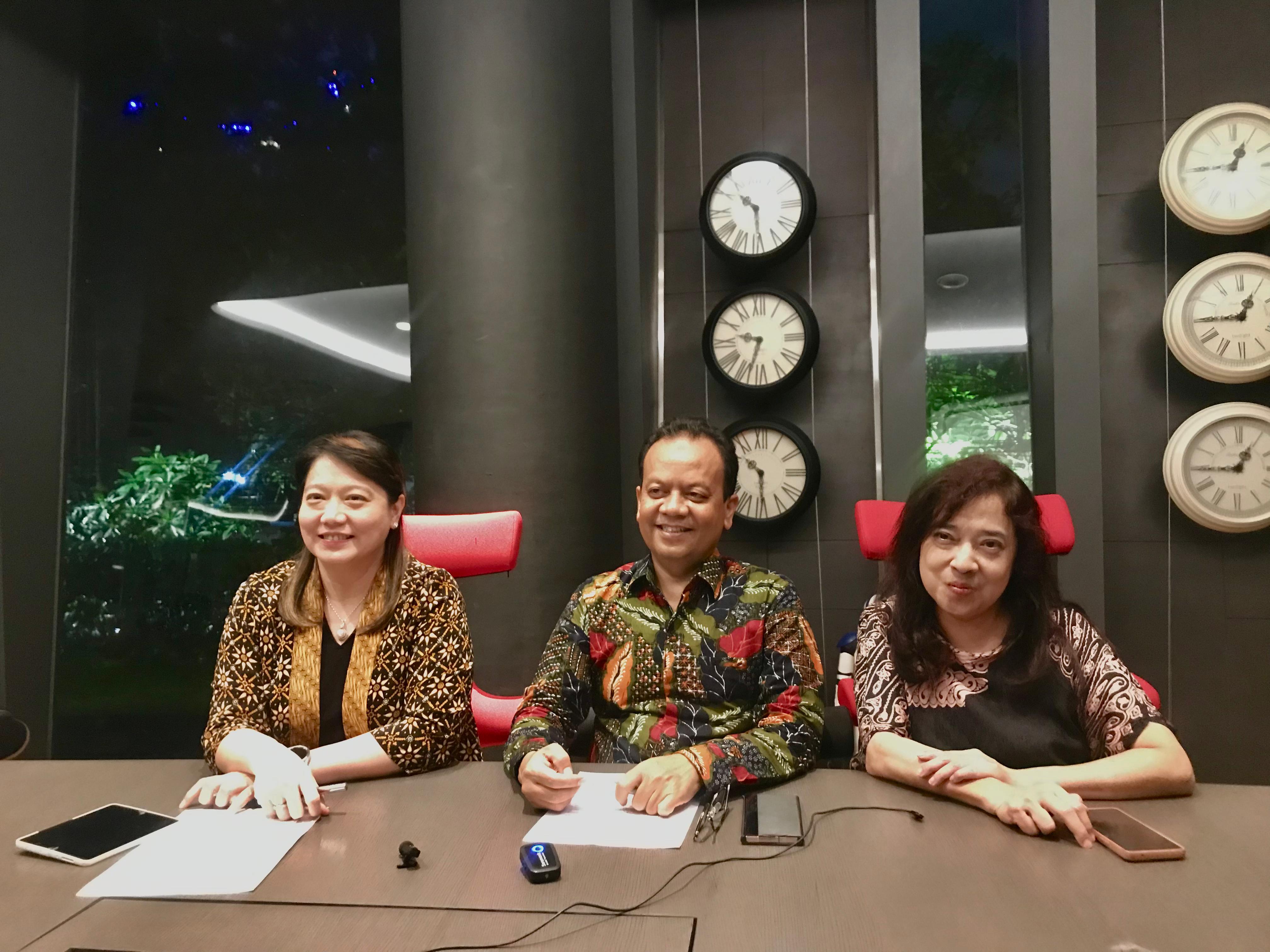 Kabid Magang Herna Gunawan, Kabid Organisasi Taufik, Kabid Kaderisasi dan Kepemimpinan PP INI Dr. Diah Sulistyani Muladi saat konferensi pers, Kamis (11/1/2024) Foto: WIL