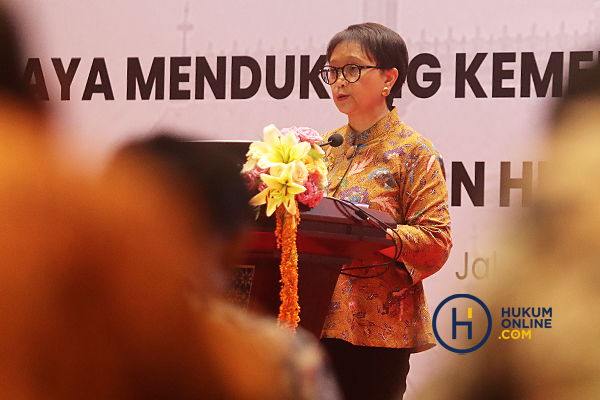 Menlu RI Retno Marsudi sebagai keynote speech dalam diskusi bertajuk 'Advisory Opinion di Mahkamah Internasional: Upaya Mendukung Kemerdekaan Palestina Melalui Penegakan Hukum Internasional', di Ruang Nusantara, Kemlu RI, Selasa (16/1/2024). Foto: RES