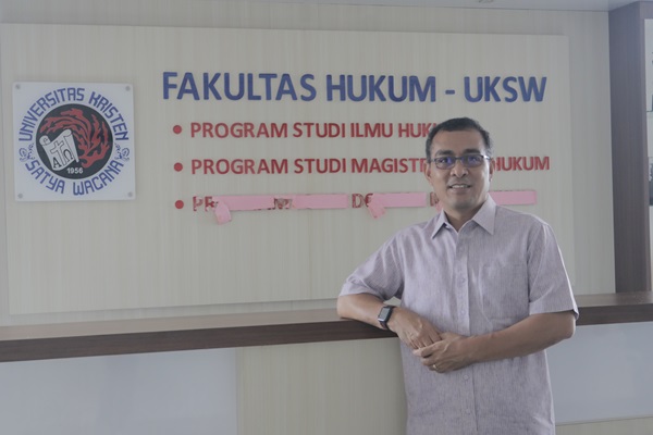 Dekan Fakultas Hukum Universitas Kristen Satya Wacana , Prof Umbu Rauta. Foto: Reza