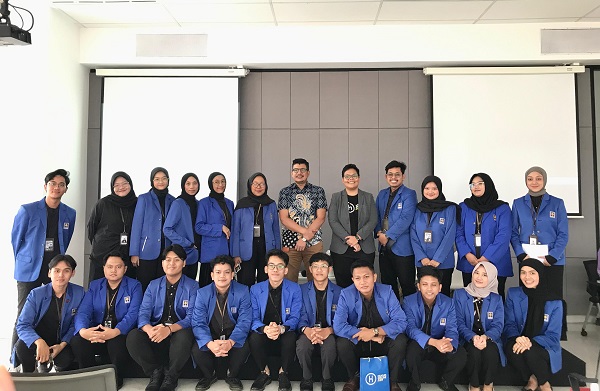 Business Law Community 2024 Fakultas Hukum Universitas Islam Indonesia (FH UII) menyambangi Hukumonline, Senin (22/1). Foto: WIL