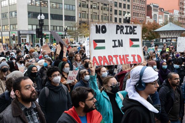 Ratusan mahasiswa hukum dari sejumlah kampus hukum di Amerika Serikat berunjuk rasa pro-Palestina. Foto: VINCENT RICCI / SOPA IMAGES / LIGHTROCKET VIA GETTY IMAGES