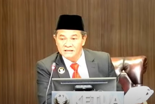 Ketua DKPP Heddy Lugito saat sidang pembacaan putusan DKPP dengan Teradu Ketua dan Anggota KPU RI. Foto: KPU