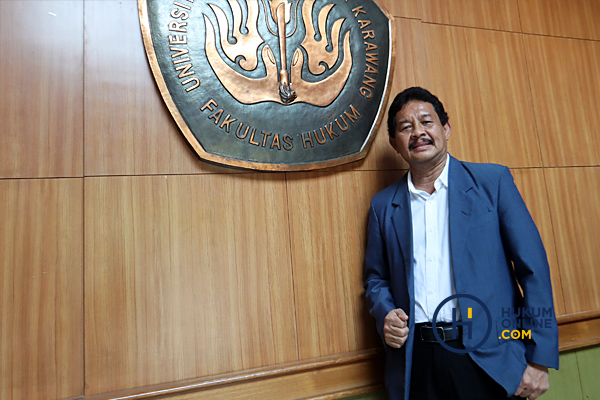 Guru Besar FH Universitas Singaperbangsa Karawang (UNSIKA) Prof. Dr. Aslan Noor. Foto: RES