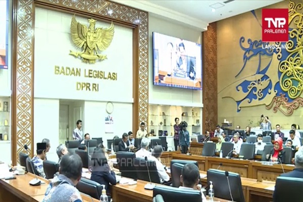 Suasana rapat kerja  pembahasan RUU Daerah Khusus Jakarta antara Baleg bersama pemerintah dan DPD di Gedung Parlemen, Rabu (13/3/2024). Foto: Tangkapan layar youtube