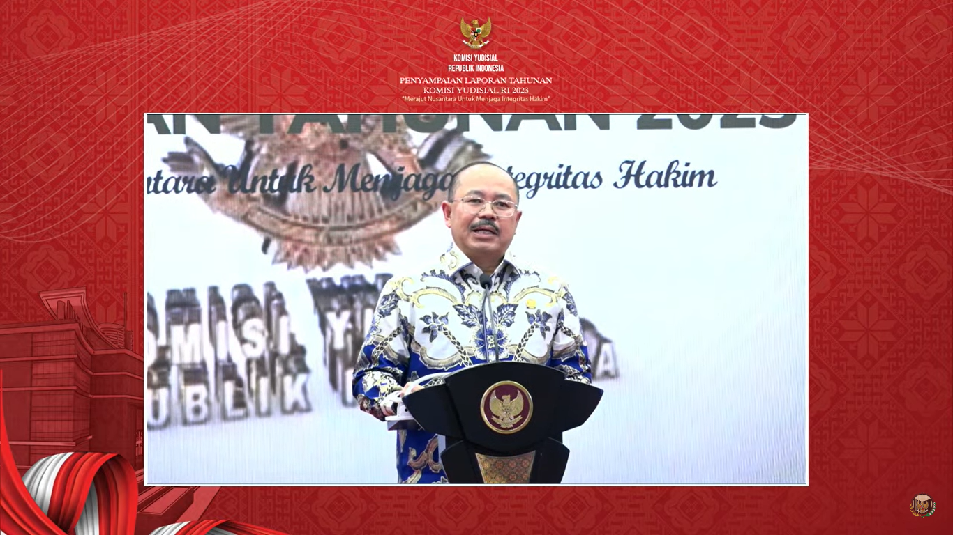 Ketua KY Amzulian Rifai dalam pembacaan laporan tahunan KY di Jakarta, Selasa (2/4/2024). Foto: WIL