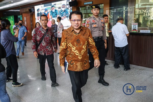 Hasbi Hasan usai menjalani persidangan pembacaan putusan di Pengadilan Tipikor, Rabu (3/4/2024).  Foto: HFW