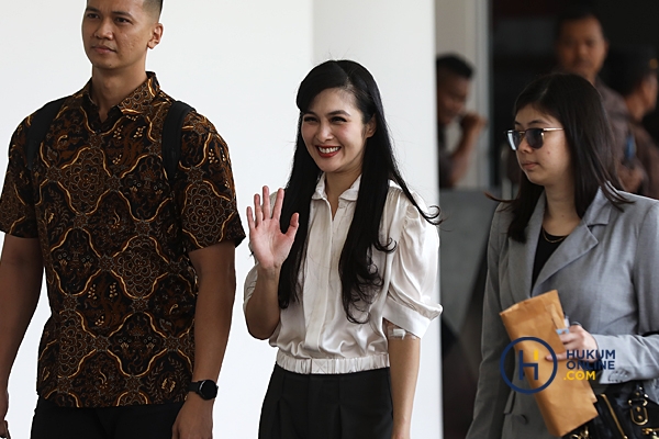 Aktris Sandra Dewi Dperiksa Kejagung 3.jpg