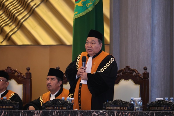 Hakim Agung Suharto saat terpilih menjabat Wakil Ketua Mahkamah Agung Bidang Yudisial,  di Balaiurang MA, Senin (22/4/2024. Foto:  Humas MA