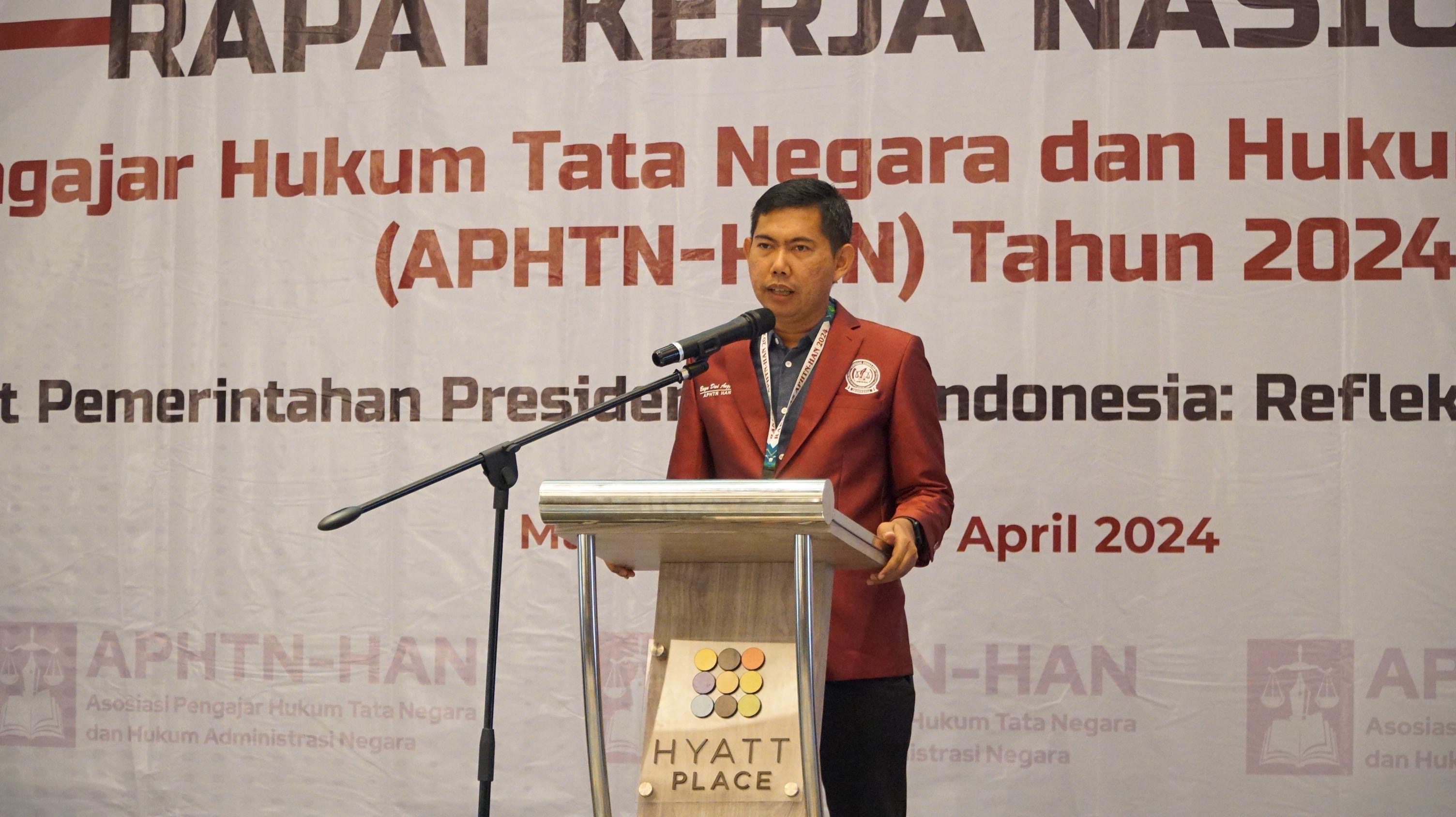 Sekretaris Jenderal Pengurus Pusat APHTN-HAN Bayu Dwi Anggono dalam penutupan Rakernas, Sabtu (27/4/2024). Foto: Istimewa