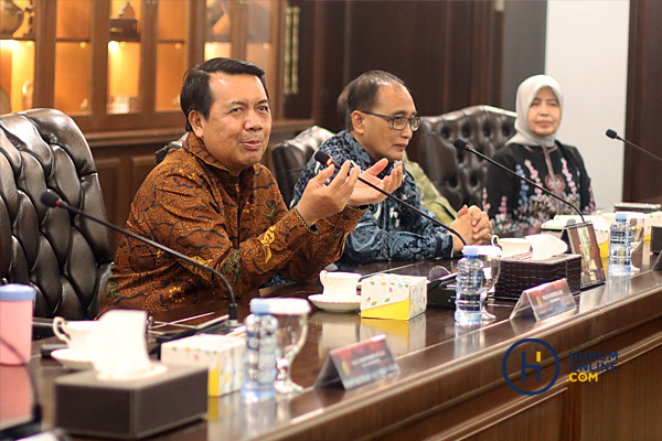 Ketua MA Prof H.M. Syarifuddin didampingi Wakil Ketua MA Bidang Yudisial Dr. Sunarto saat menerima kunjungan Tim Hukumonline di Gedung MA Jakarta, Selasa (7/5/2024). Foto: RES