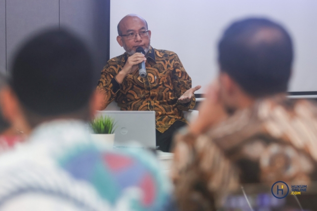 Seminar Nasional Tantangan Hukum dan Kebijakan Carbon Capture Storage dan Energi Terbarukan Untuk Pengurangan Emisi Karbon di Indonesia_Hilman Fathurrahman W_08052024_02.jpg