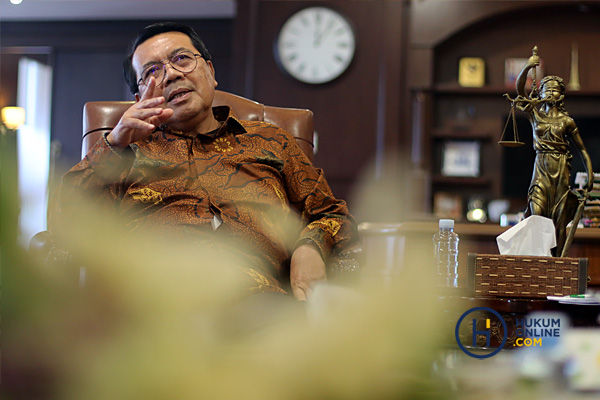  Ketua Mahkamah Agung, Prof Muhammad Syarifuddin saat berbincang dengan Hukumonline, Selasa (7/5/2024) pekan lalu. Foto: RES