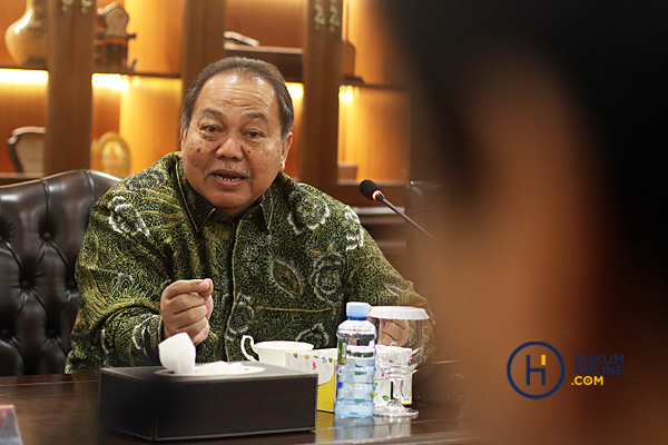 Juru Bicara MA yang juga Wakil Ketua MA Bidang Non Yudisial Suharto. Foto: RES  