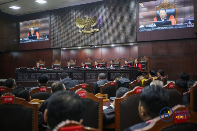 Ilustrasi sidang dengan sembilan hakim konstitusi. Foto: RES