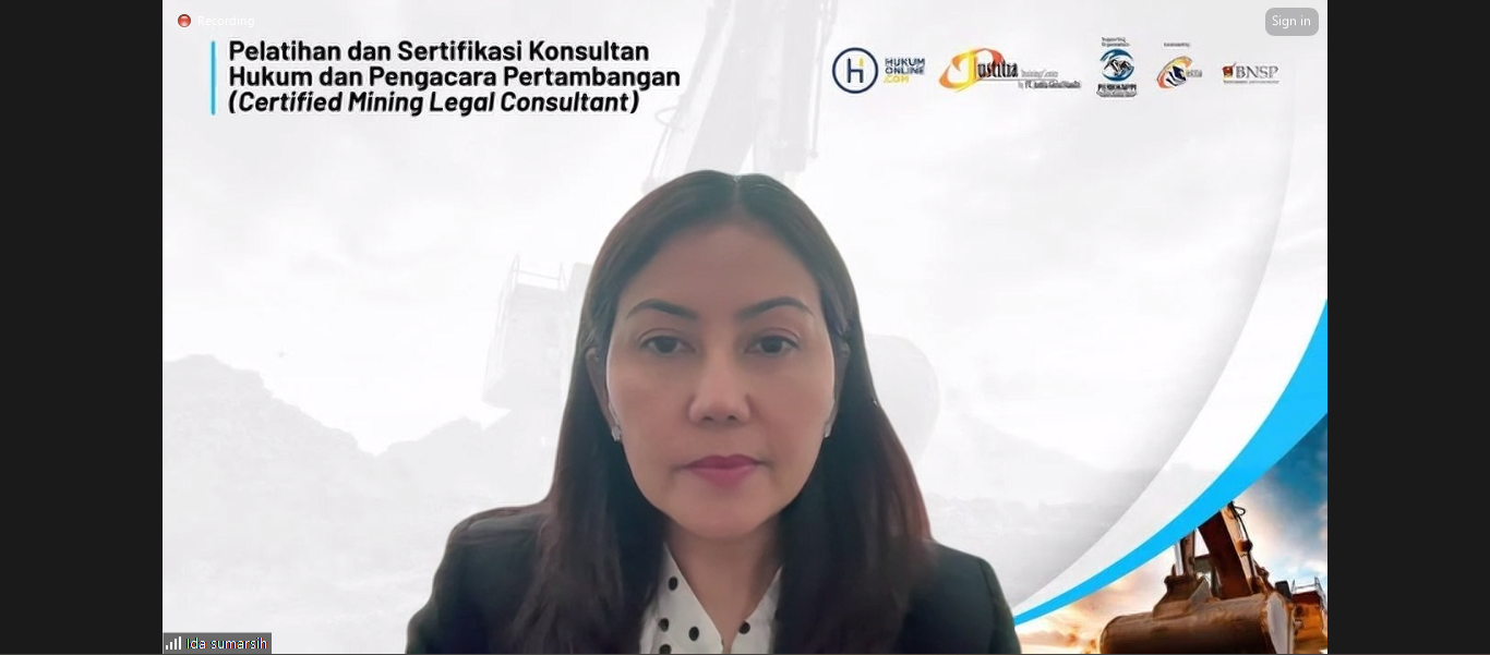 Ida Sumarsih, Legal Director PT Artabumi Sentra Industri dalam Pelatihan dan Sertifikasi Konsultan Hukum dan Pengacara Pertambangan Angkatan XXXI, Selasa (11/6/2024). Foto: WIL